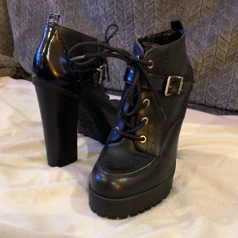 Black chunky heel boot